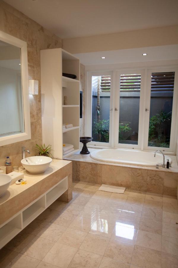 Lakshmi Luxury Villas, Walk To The Beach And Seminyak Shopping Exterior photo