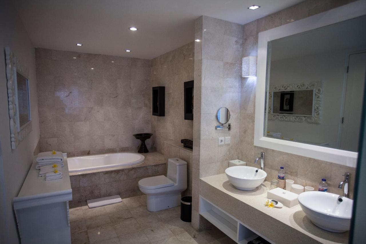 Lakshmi Luxury Villas, Walk To The Beach And Seminyak Shopping Exterior photo